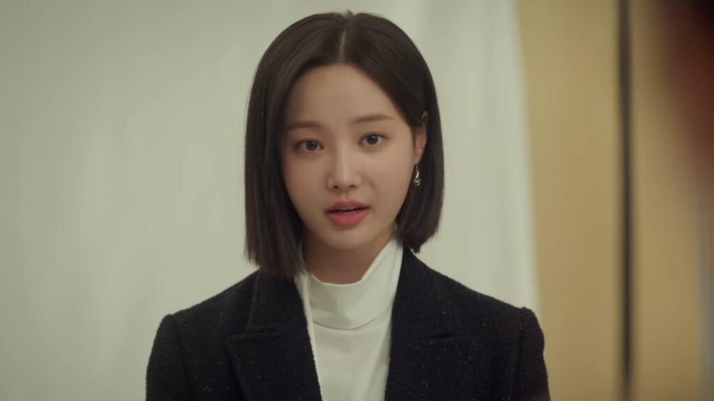 Yeon Woo as yun bi a