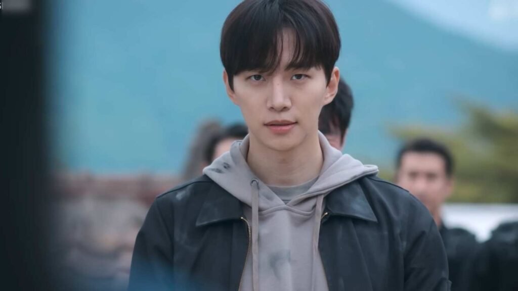 Lee Jun Ho as Kang Sang Ung Cashero