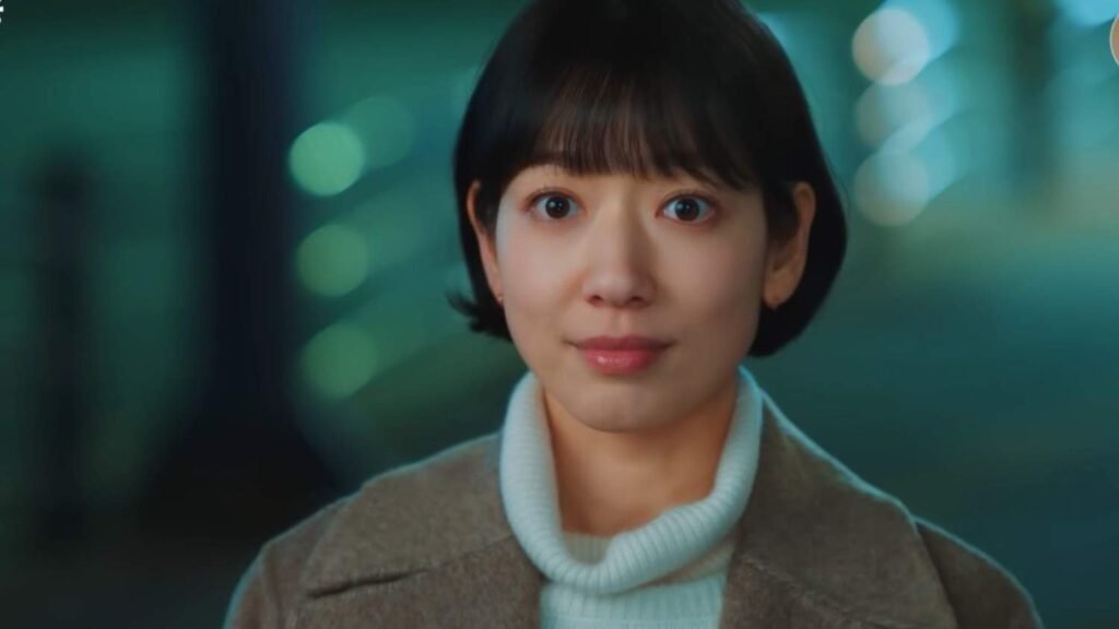 Park Shin Hye as Hong Geum Bo / Hong Jang Mi in investigation drama undercover miss hong 