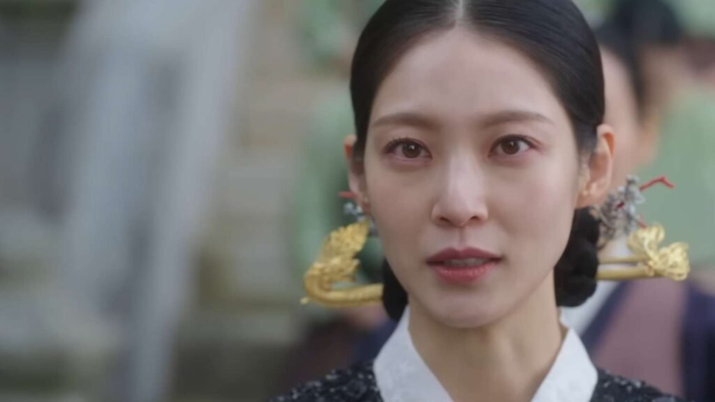 Gong Seung Yeon as Yun I Rang Korean drama Perfect Crown 