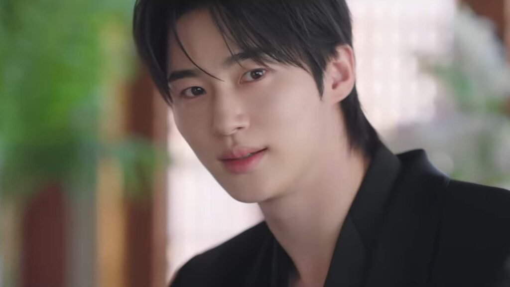 Byeon Woo Seok as Grand Prince Yi An perfect Crown 