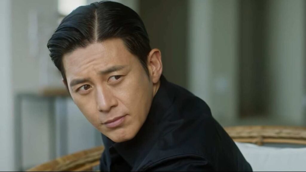 Go Soo as Jun Ho reverse 