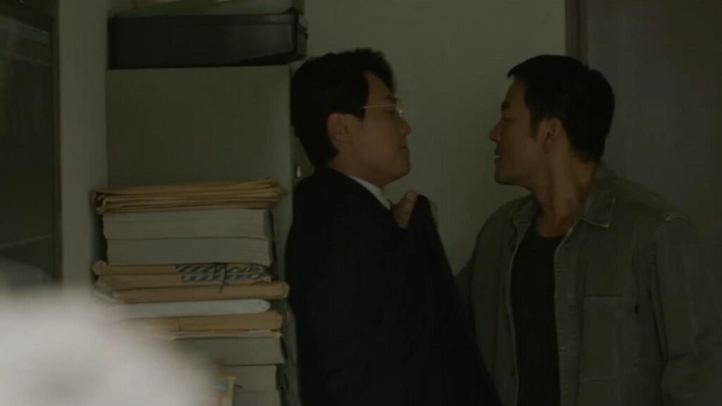 Park Hae Soo and Lee Hee Joon fighting in drama